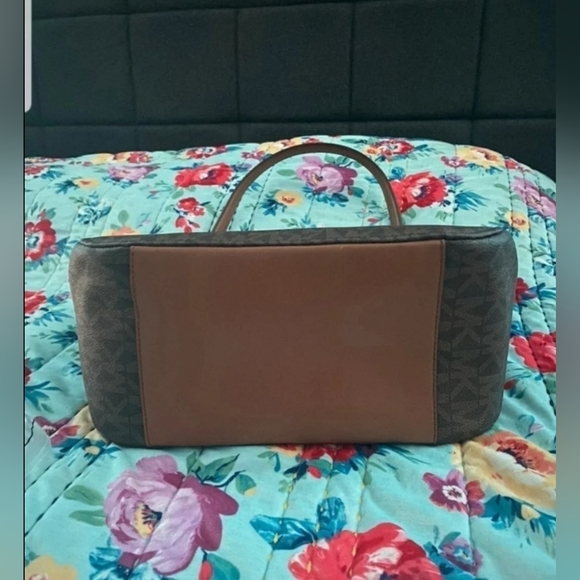 Michael Kors Brynn Extra Large Tole - Picture 6 of 6